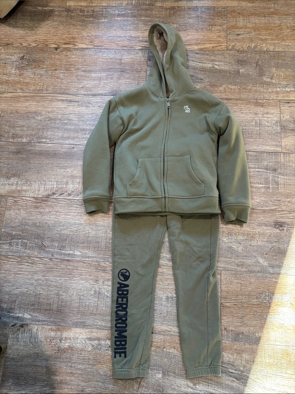 Abercrombie kids fleece set. Zip up hoodie & joggers. Size 9/10